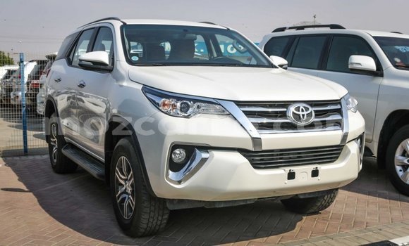 Nunua Imported Toyota Fortuner Nyeupe Gari ndani ya Import - Dubai nchini Cabo Delgado Nunua Imported Toyota Fortuner Nyeupe Gari ndani ya Import - Dubai nchini Cabo Delgado