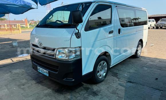 Nunua Ilio tumika Toyota Hiace Nyeupe Gari ndani ya Maputo nchini Maputo Nunua Ilio tumika Toyota Hiace Nyeupe Gari ndani ya Maputo nchini Maputo