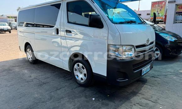 Nunua Ilio tumika Toyota Hiace Nyeupe Gari ndani ya Maputo nchini Maputo Nunua Ilio tumika Toyota Hiace Nyeupe Gari ndani ya Maputo nchini Maputo
