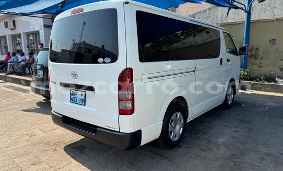Nunua Ilio tumika Toyota Hiace Nyeupe Gari ndani ya Maputo nchini Maputo Nunua Ilio tumika Toyota Hiace Nyeupe Gari ndani ya Maputo nchini Maputo