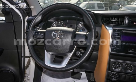 Nunua Imported Toyota Fortuner Nyeupe Gari ndani ya Import - Dubai nchini Cabo Delgado Nunua Imported Toyota Fortuner Nyeupe Gari ndani ya Import - Dubai nchini Cabo Delgado