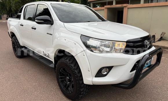 Comprar Usado Toyota Hilux Branco Carro em Maputo em Maputo