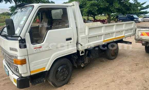 Nunua Ilio tumika Toyota Dyna Nyeupe Gari ndani ya Maputo nchini Maputo Nunua Ilio tumika Toyota Dyna Nyeupe Gari ndani ya Maputo nchini Maputo