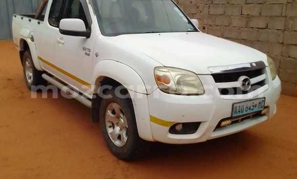 Nunua Ilio tumika Mazda BT-50 Nyeupe Gari ndani ya Maputo nchini Maputo