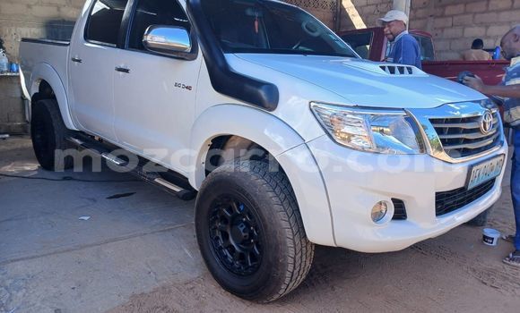 Nunua Ilio tumika Toyota Hilux Nyeupe Gari ndani ya Maputo nchini Maputo