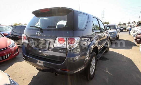 Comprar Importar Toyota Fortuner De outros Carro em Import - Dubai em Cabo Delgado Comprar Importar Toyota Fortuner De outros Carro em Import - Dubai em Cabo Delgado