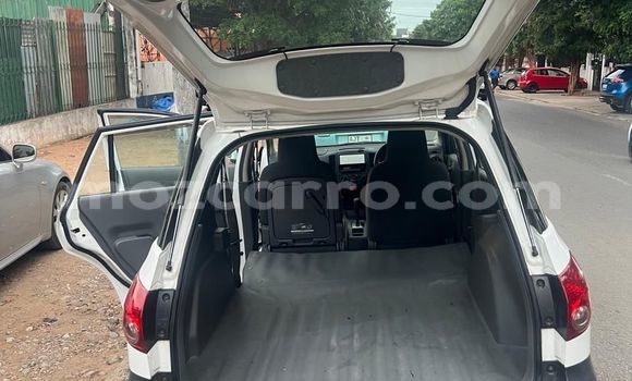 Tenga Tsaru Mazda Familia Chena Mota in Maputo in Maputo Tenga Tsaru Mazda Familia Chena Mota in Maputo in Maputo