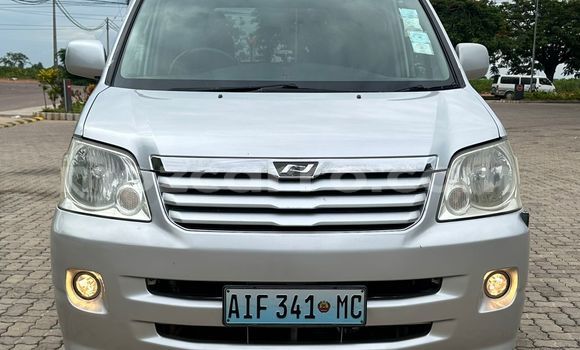 Nunua Ilio tumika Toyota Noah Fedha Gari ndani ya Maputo nchini Maputo Nunua Ilio tumika Toyota Noah Fedha Gari ndani ya Maputo nchini Maputo