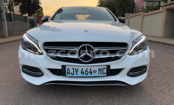 Comprar Usado Mercedes-Benz C-Classe Branco Carro em Maputo em Maputo