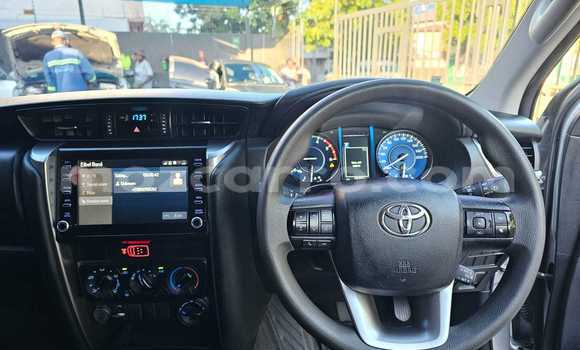 Comprar Novo Toyota Fortuner Prata Carro em Maputo em Maputo Comprar Novo Toyota Fortuner Prata Carro em Maputo em Maputo