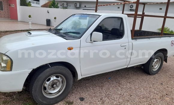 Comprar Usado Nissan Hardbody Branco Carro em Maputo em Maputo