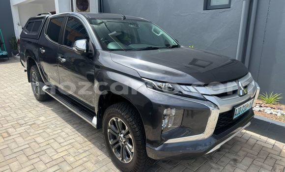 Nunua Ilio tumika Mitsubishi Triton Nyeusi Gari ndani ya Maputo nchini Maputo