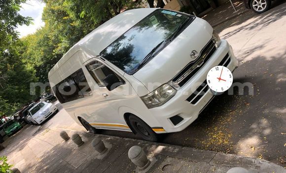 Nunua Ilio tumika Toyota Hiace Nyeupe Gari ndani ya Maputo nchini Maputo Nunua Ilio tumika Toyota Hiace Nyeupe Gari ndani ya Maputo nchini Maputo