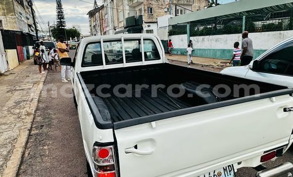 Nunua Ilio tumika Isuzu KB Nyeupe Gari ndani ya Maputo nchini Maputo Nunua Ilio tumika Isuzu KB Nyeupe Gari ndani ya Maputo nchini Maputo