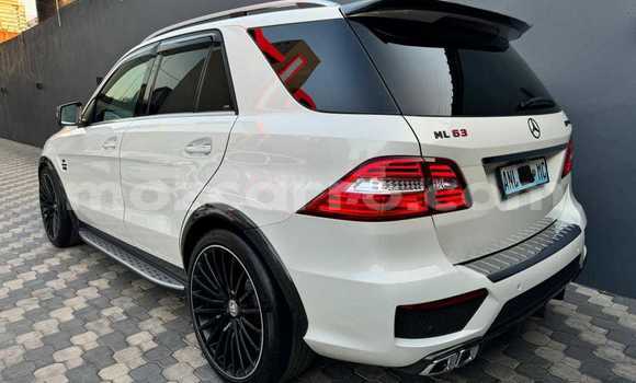Comprar Usado Mercedes‒Benz ML-Class Branco Carro em Maputo em Maputo Comprar Usado Mercedes‒Benz ML-Class Branco Carro em Maputo em Maputo