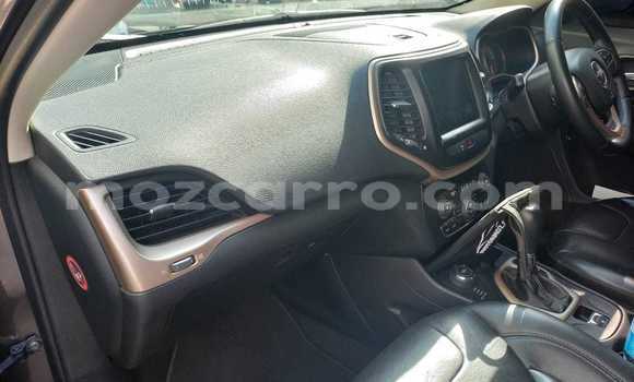 Nunua Ilio tumika Jeep Grand Cherokee Brown Gari ndani ya Maputo nchini Maputo Nunua Ilio tumika Jeep Grand Cherokee Brown Gari ndani ya Maputo nchini Maputo