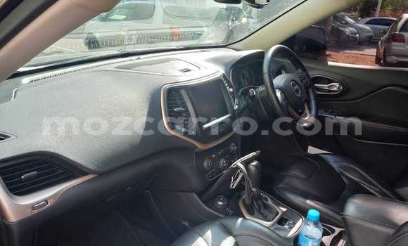 Nunua Ilio tumika Jeep Grand Cherokee Brown Gari ndani ya Maputo nchini Maputo Nunua Ilio tumika Jeep Grand Cherokee Brown Gari ndani ya Maputo nchini Maputo