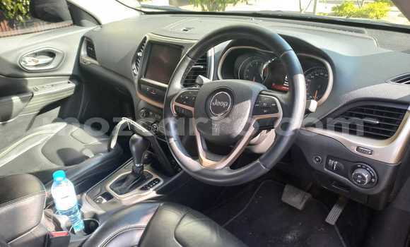 Nunua Ilio tumika Jeep Grand Cherokee Brown Gari ndani ya Maputo nchini Maputo Nunua Ilio tumika Jeep Grand Cherokee Brown Gari ndani ya Maputo nchini Maputo