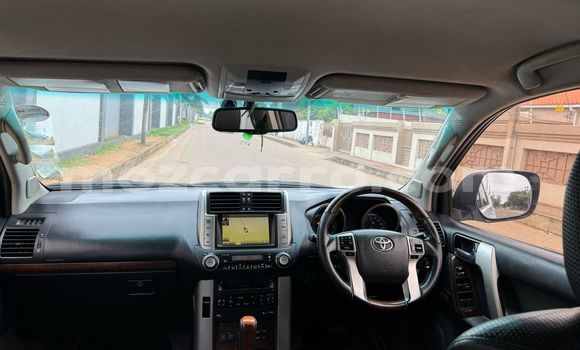 Nunua Ilio tumika Toyota Land Cruiser Prado Nyeupe Gari ndani ya Maputo nchini Maputo Nunua Ilio tumika Toyota Land Cruiser Prado Nyeupe Gari ndani ya Maputo nchini Maputo