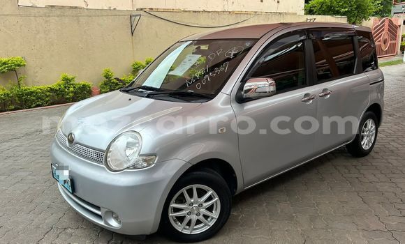 Comprar Usado Toyota Sienta Prata Carro em Maputo em Maputo Comprar Usado Toyota Sienta Prata Carro em Maputo em Maputo