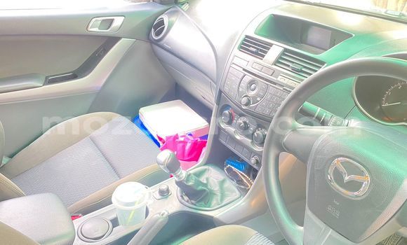 Nunua Ilio tumika Mazda BT-50 Nyeupe Gari ndani ya Maputo nchini Maputo Nunua Ilio tumika Mazda BT-50 Nyeupe Gari ndani ya Maputo nchini Maputo