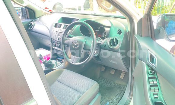Nunua Ilio tumika Mazda BT-50 Nyeupe Gari ndani ya Maputo nchini Maputo Nunua Ilio tumika Mazda BT-50 Nyeupe Gari ndani ya Maputo nchini Maputo