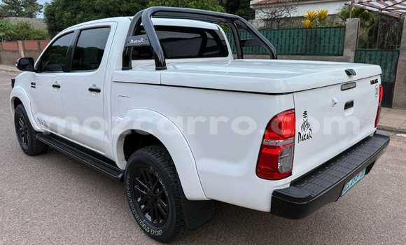 Nunua Ilio tumika Toyota Hilux Nyeupe Gari ndani ya Maputo nchini Maputo Nunua Ilio tumika Toyota Hilux Nyeupe Gari ndani ya Maputo nchini Maputo