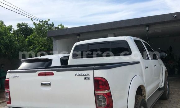 Nunua Ilio tumika Toyota Hilux Nyeupe Gari ndani ya Maputo nchini Maputo Nunua Ilio tumika Toyota Hilux Nyeupe Gari ndani ya Maputo nchini Maputo