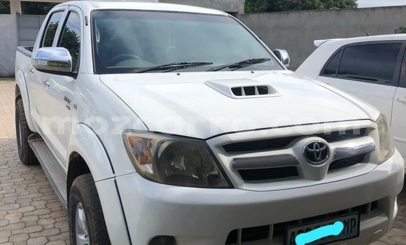 Nunua Ilio tumika Toyota Hilux Nyeupe Gari ndani ya Maputo nchini Maputo Nunua Ilio tumika Toyota Hilux Nyeupe Gari ndani ya Maputo nchini Maputo