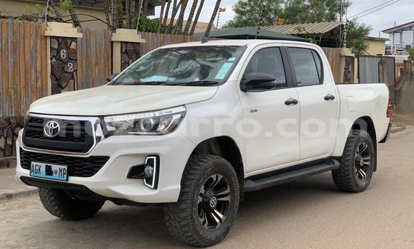 Buy Used Toyota Hilux White Car in Maputo in Maputo Buy Used Toyota Hilux White Car in Maputo in Maputo