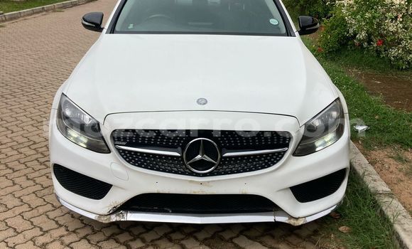 Tenga Tsaru Mercedes-Benz C-Classe Chena Mota in Maputo in Maputo Tenga Tsaru Mercedes-Benz C-Classe Chena Mota in Maputo in Maputo