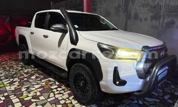 Comprar Usado Toyota Hilux Branco Carro em Maputo em Maputo