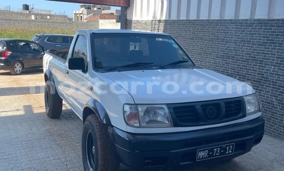 Nunua Ilio tumika Nissan Hardbody Nyeupe Gari ndani ya Maputo nchini Maputo Nunua Ilio tumika Nissan Hardbody Nyeupe Gari ndani ya Maputo nchini Maputo