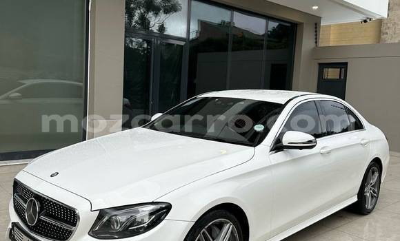 Tenga Tsaru Mercedes-Benz E-Classe Chena Mota in Maputo in Maputo