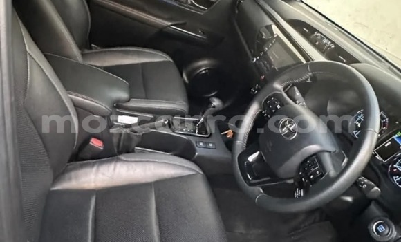Nunua Mpya Toyota Hilux Nyeusi Gari ndani ya Maputo nchini Maputo Nunua Mpya Toyota Hilux Nyeusi Gari ndani ya Maputo nchini Maputo