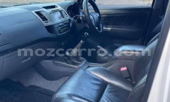 Buy Used Toyota Hilux White Car in Maputo in Maputo Buy Used Toyota Hilux White Car in Maputo in Maputo