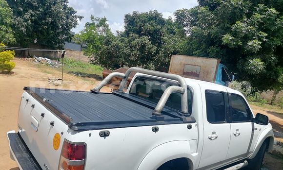 Nunua Ilio tumika Mazda BT-50 Nyeupe Gari ndani ya Maputo nchini Maputo Nunua Ilio tumika Mazda BT-50 Nyeupe Gari ndani ya Maputo nchini Maputo