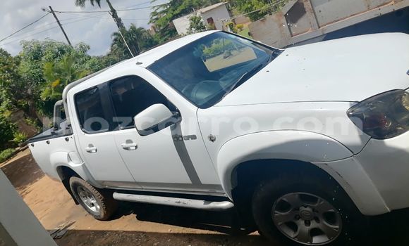Nunua Ilio tumika Mazda BT-50 Nyeupe Gari ndani ya Maputo nchini Maputo Nunua Ilio tumika Mazda BT-50 Nyeupe Gari ndani ya Maputo nchini Maputo