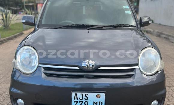 Comprar Usado Toyota Sienta Prata Carro em Maputo em Maputo
