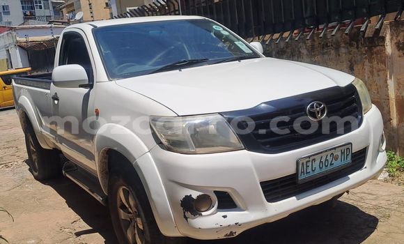 Comprar Usado Toyota Hilux Branco Carro em Maputo em Maputo
