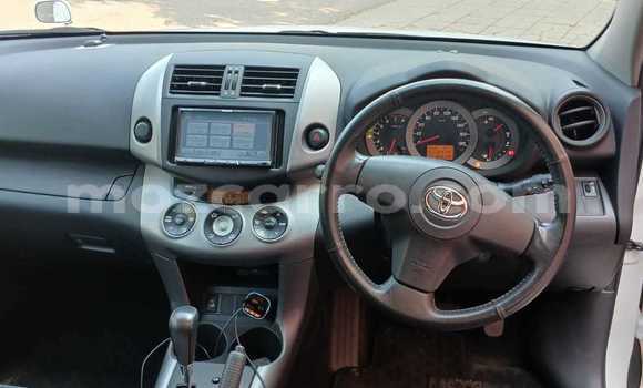 Comprar Usado Toyota Vanguard Vermelho Carro em Maputo em Maputo Comprar Usado Toyota Vanguard Vermelho Carro em Maputo em Maputo