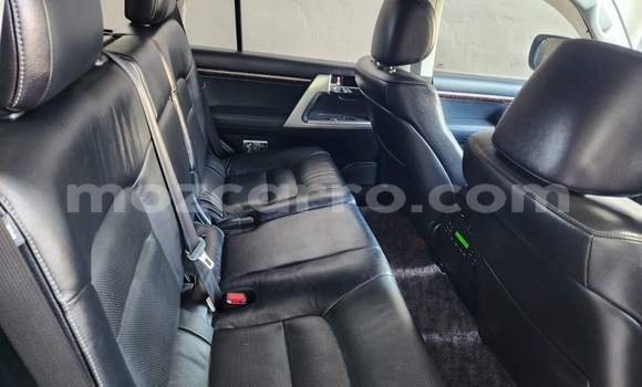 Nunua Ilio tumika Toyota Land Cruiser Nyeupe Gari ndani ya Maputo nchini Maputo Nunua Ilio tumika Toyota Land Cruiser Nyeupe Gari ndani ya Maputo nchini Maputo