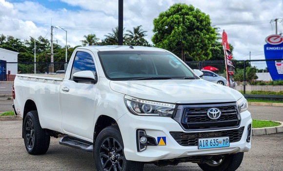 Tenga Tsaru Toyota Hiluxe Revo Chena Mota in Maputo in Maputo