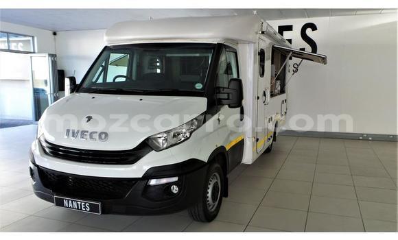 Comprar Usado IVECO Massif Branco Carro em Maputo em Maputo