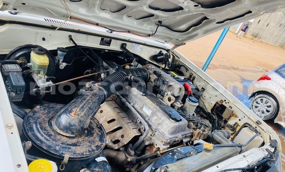 Nunua Ilio tumika Toyota Land Cruiser Nyeupe Gari ndani ya Maputo nchini Maputo Nunua Ilio tumika Toyota Land Cruiser Nyeupe Gari ndani ya Maputo nchini Maputo