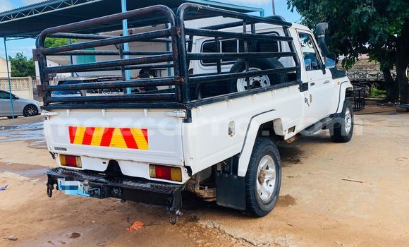 Nunua Ilio tumika Toyota Land Cruiser Nyeupe Gari ndani ya Maputo nchini Maputo Nunua Ilio tumika Toyota Land Cruiser Nyeupe Gari ndani ya Maputo nchini Maputo