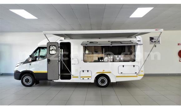 Comprar Usado IVECO Massif Branco Carro em Maputo em Maputo Comprar Usado IVECO Massif Branco Carro em Maputo em Maputo