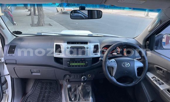 Nunua Ilio tumika Toyota Hilux Nyeupe Gari ndani ya Maputo nchini Maputo Nunua Ilio tumika Toyota Hilux Nyeupe Gari ndani ya Maputo nchini Maputo