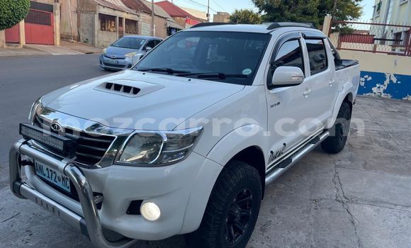 Nunua Ilio tumika Toyota Hilux Nyeupe Gari ndani ya Maputo nchini Maputo Nunua Ilio tumika Toyota Hilux Nyeupe Gari ndani ya Maputo nchini Maputo