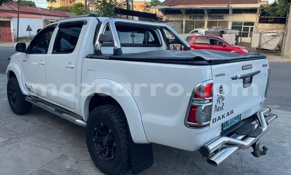 Nunua Ilio tumika Toyota Hilux Nyeupe Gari ndani ya Maputo nchini Maputo Nunua Ilio tumika Toyota Hilux Nyeupe Gari ndani ya Maputo nchini Maputo